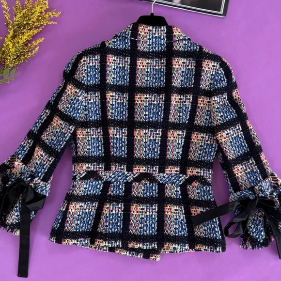 Authentic Chanel - Picture 5 of 10